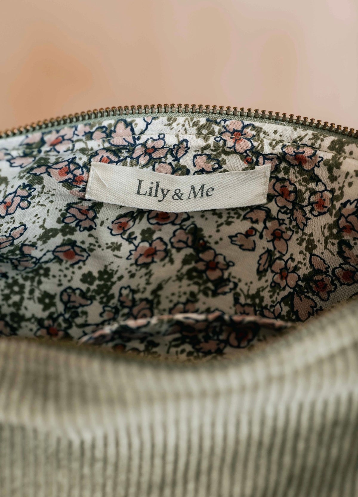 Lily & Me Jumbo Cord Crossbody Bag – Sage Green