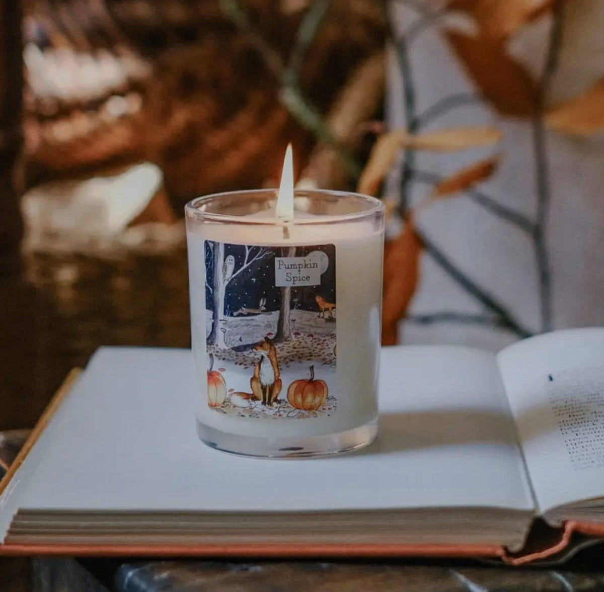 Pumpkin spice scented candle sold by Happybara.